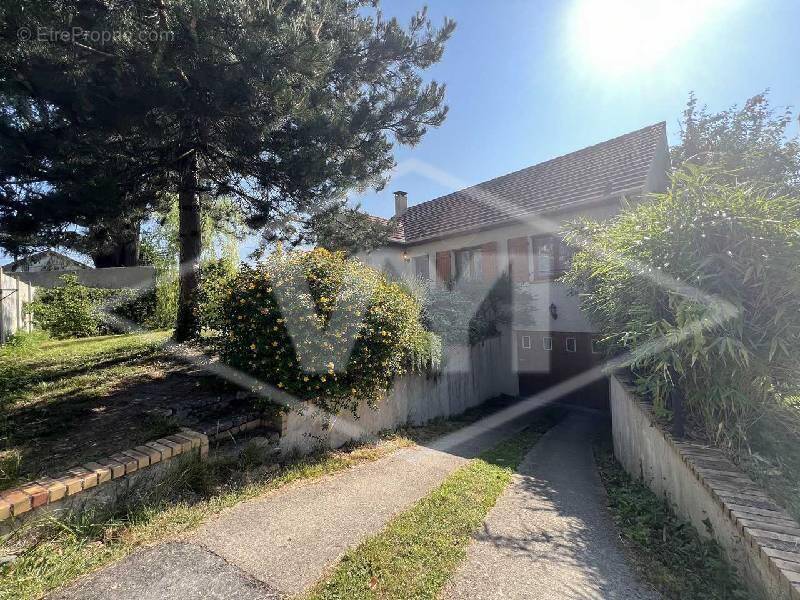 Maison à COMBS-LA-VILLE