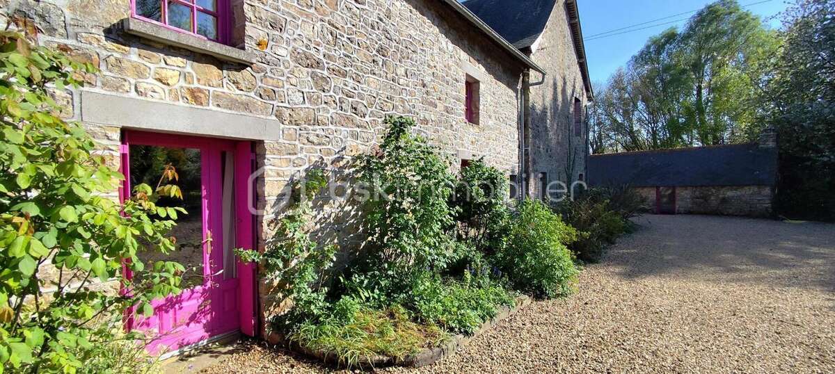 Maison à COMBOURTILLE