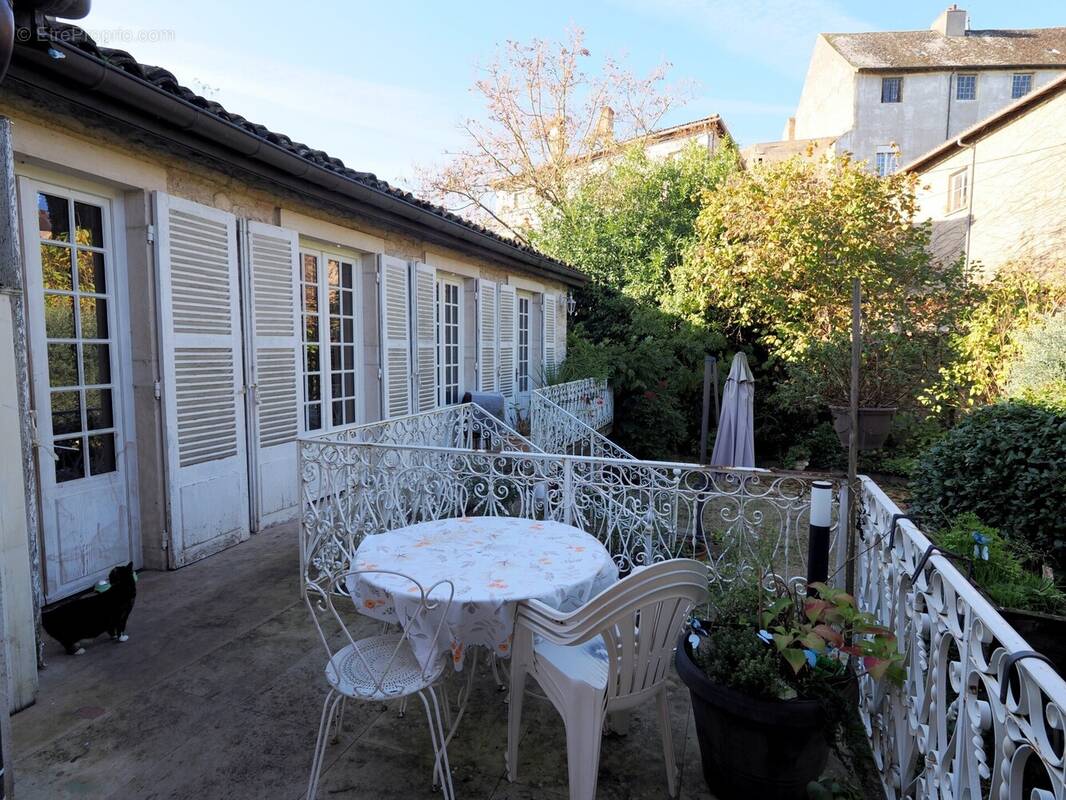 Terrasse - Maison à TOURNUS