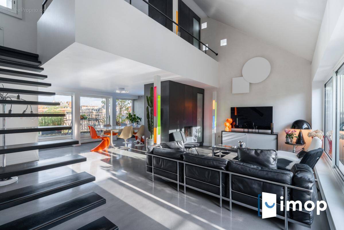 Appartement à PARIS-16E