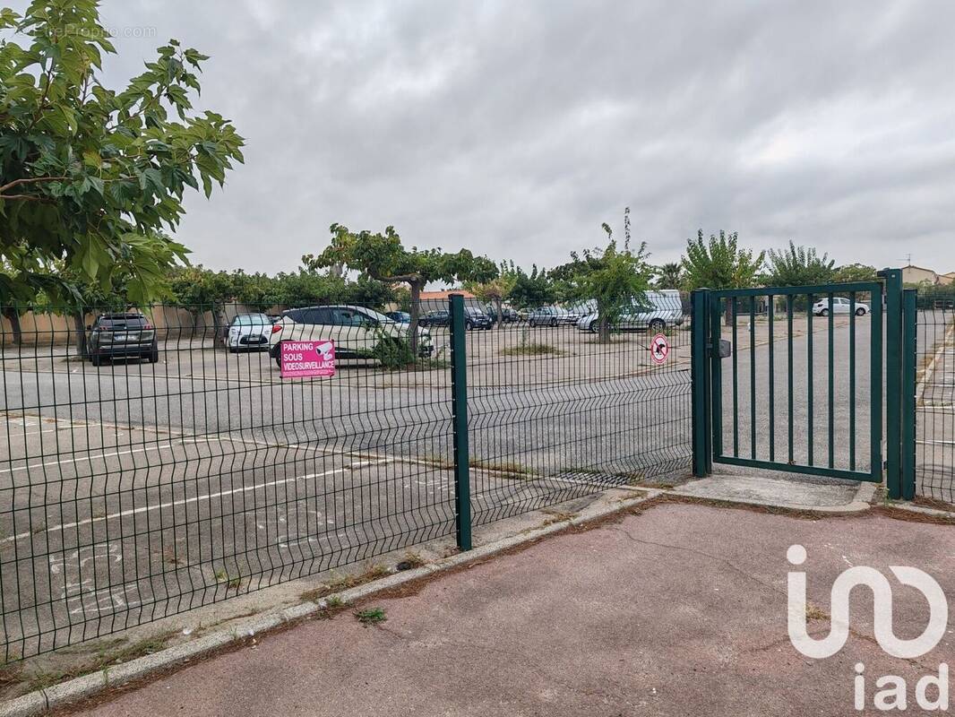 Photo 1 - Parking à SAINT-CYPRIEN