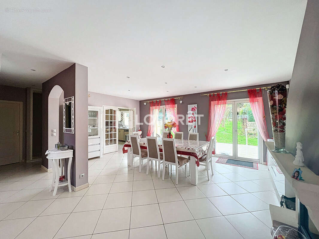 Maison à LINAS