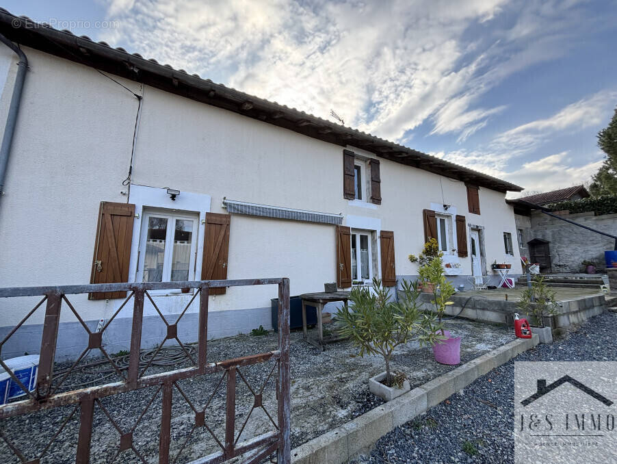 Maison à GENOUILLAC