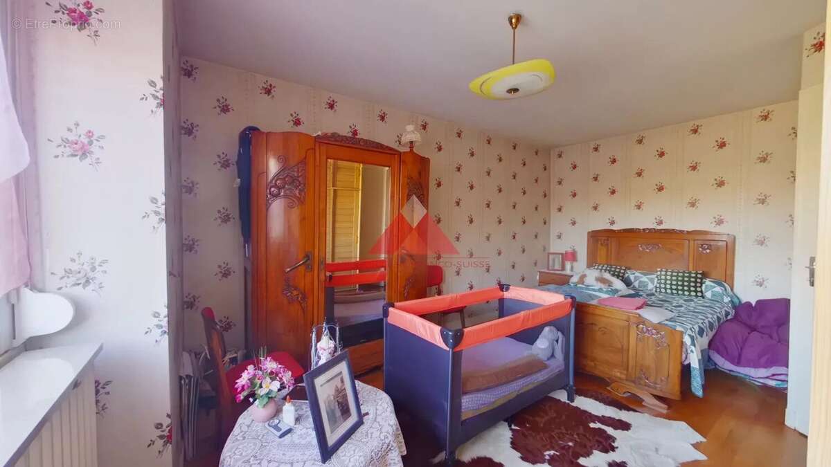 Maison à LA TOUR-DU-MEIX
