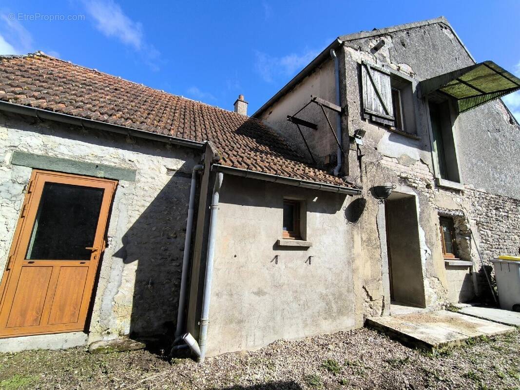 Maison à CHAMPMOTTEUX