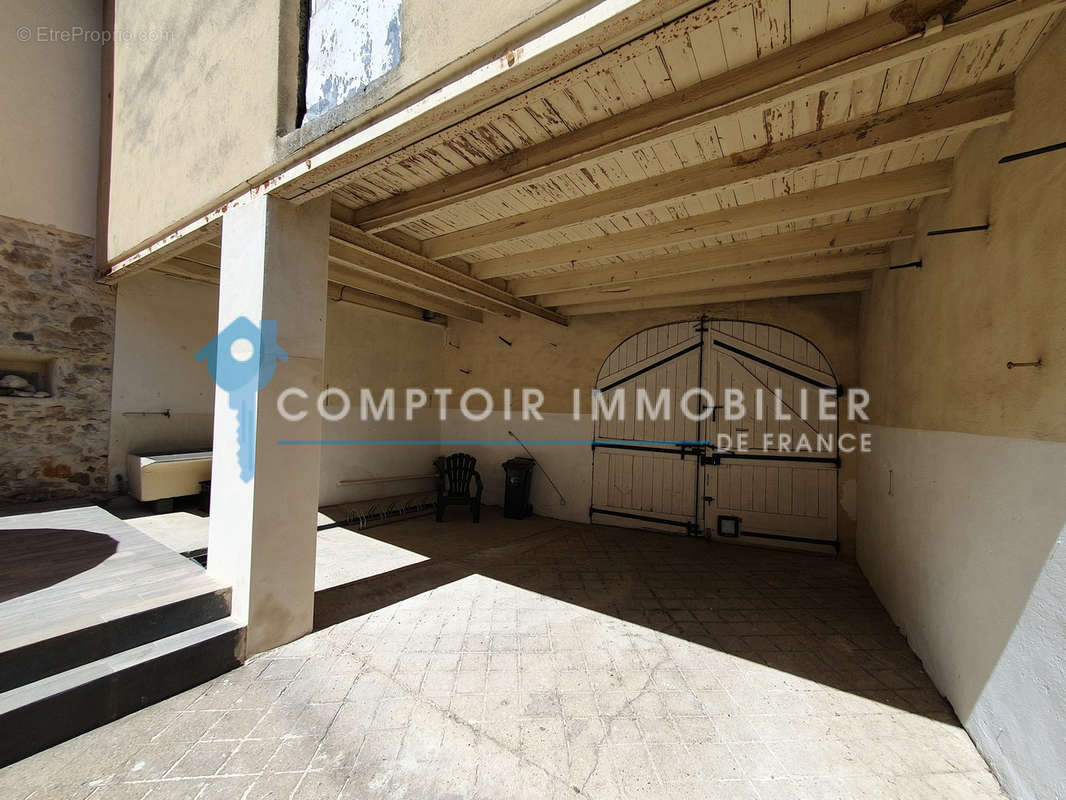 Maison à LAUDUN-L&#039;ARDOISE