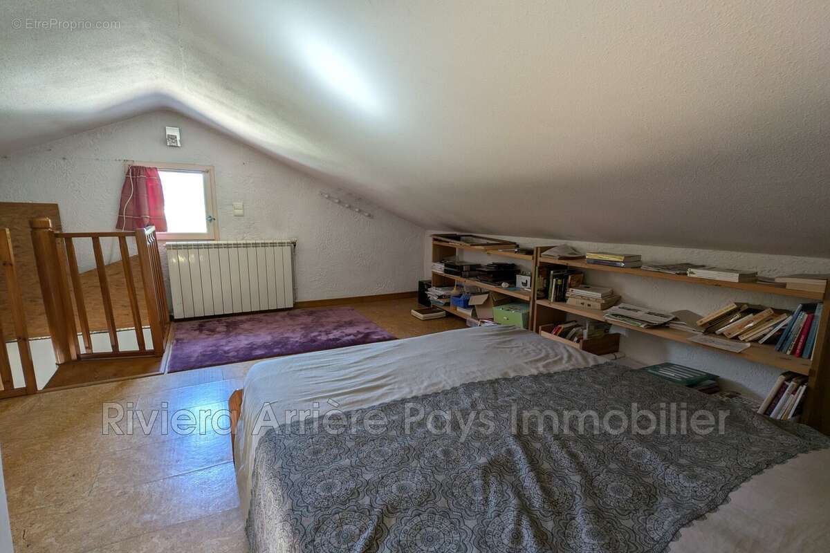 Appartement à PUGET-THENIERS