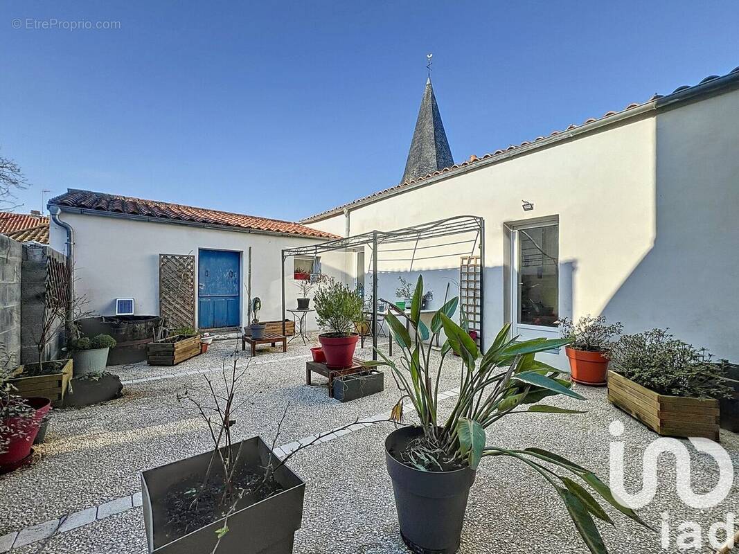 Photo 1 - Maison à CHARRON