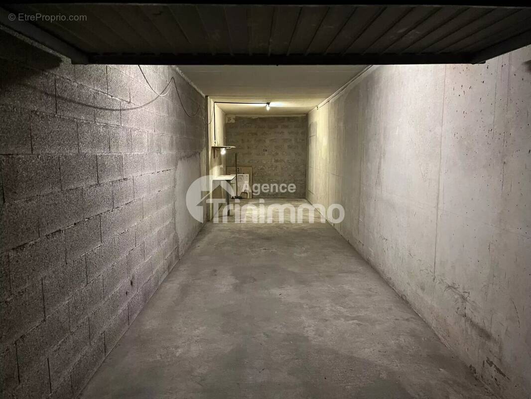 Parking à LA TRINITE