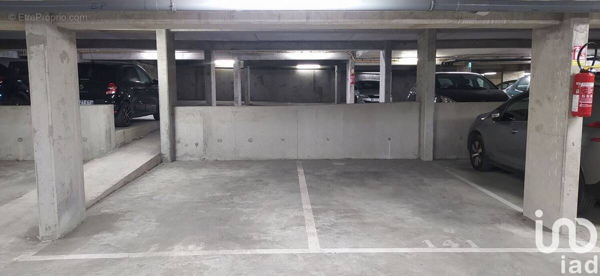 Photo 1 - Parking à CORMEILLES-EN-PARISIS