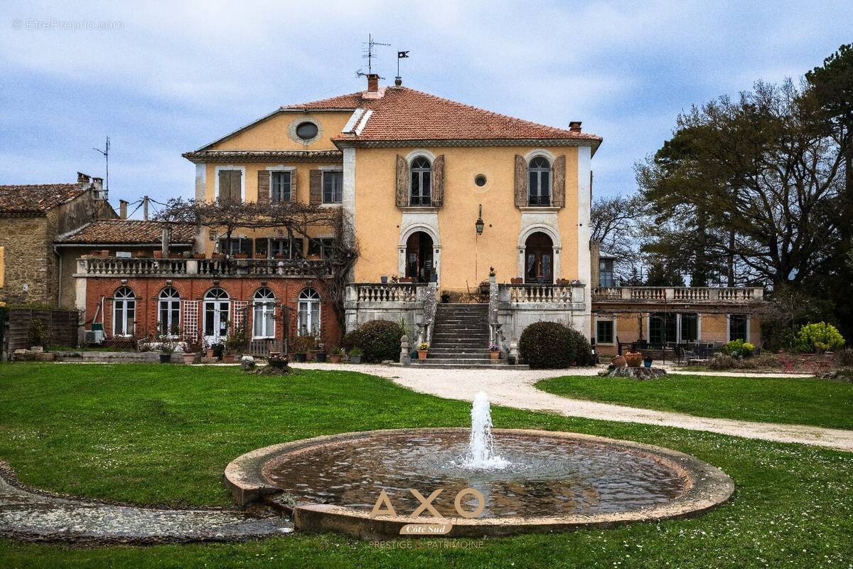 Maison à ENTRAIGUES-SUR-LA-SORGUE