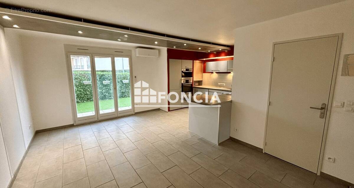Appartement à NEUVILLE-SUR-SAONE