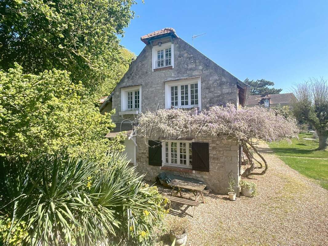Maison à NESLES-LA-VALLEE