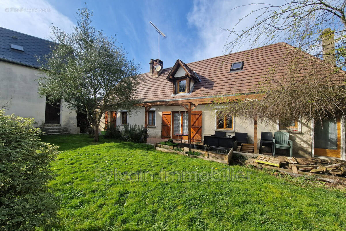 Maison à NEUF-MARCHE