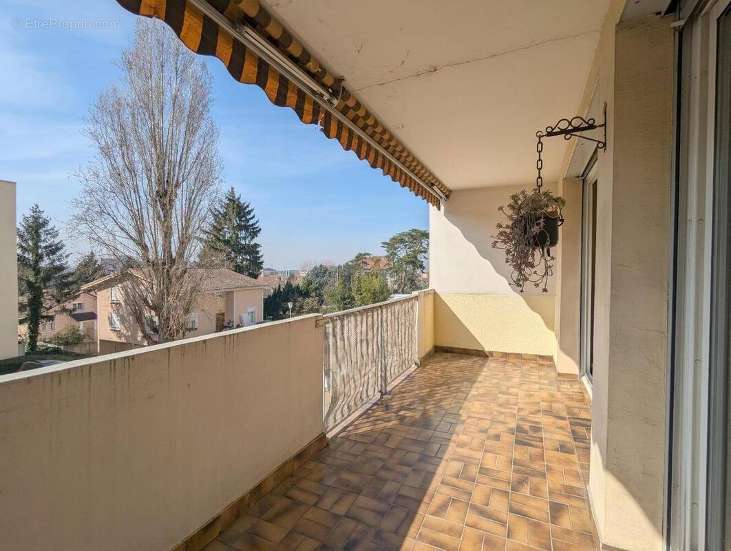   - Appartement à DECINES-CHARPIEU