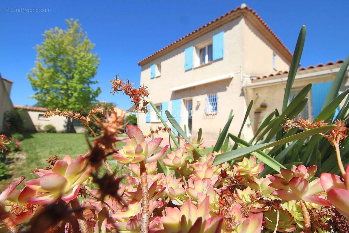 Maison à SAINT-CYR-SUR-MER