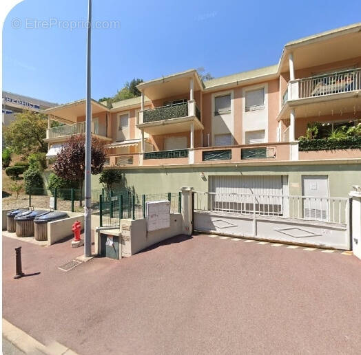 Parking à SAINT-LAURENT-DU-VAR