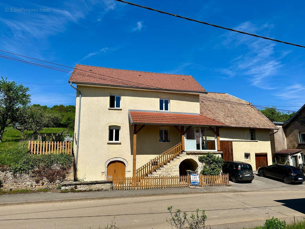 Maison à CLERVAL