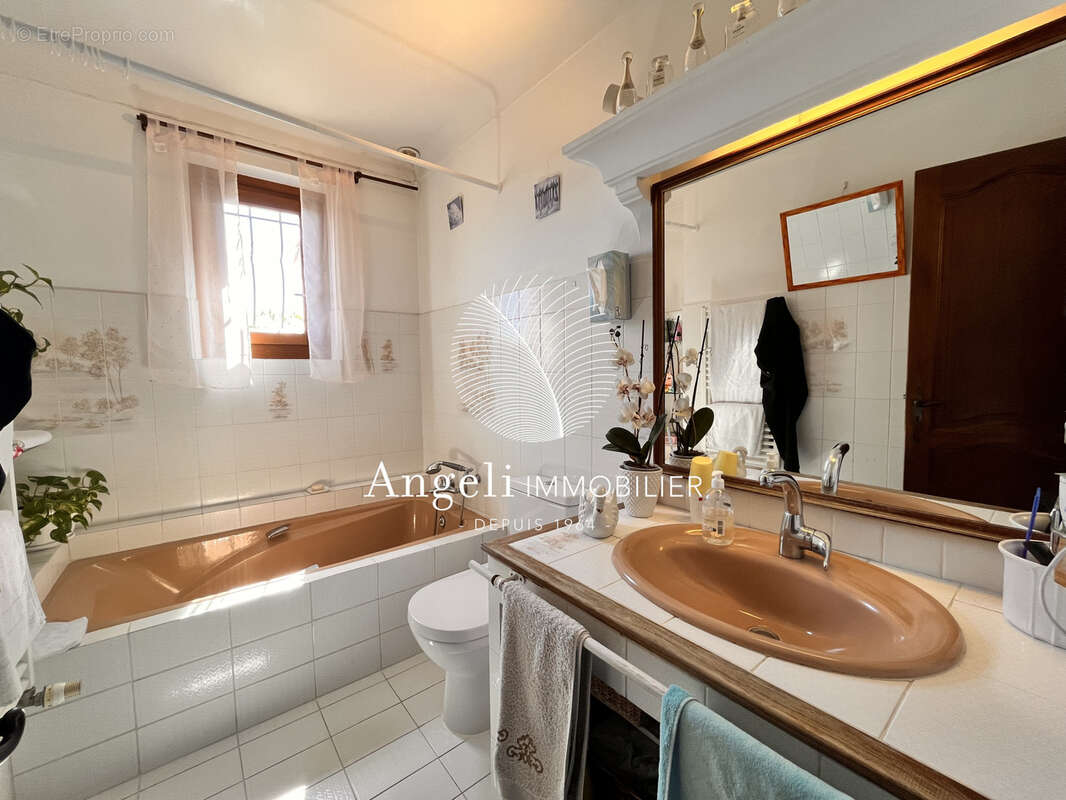 Maison à ROQUEBRUNE-SUR-ARGENS