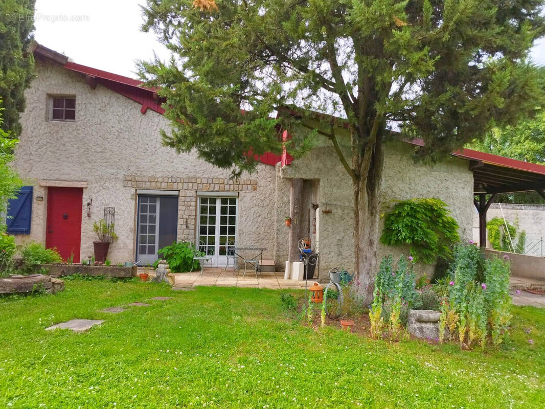 Maison à CHARETTE-VARENNES