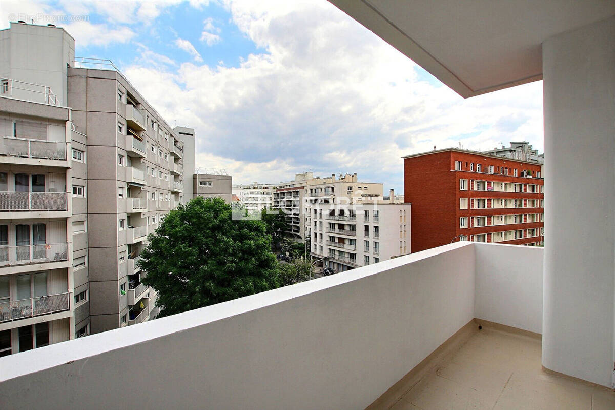 Appartement à COURBEVOIE