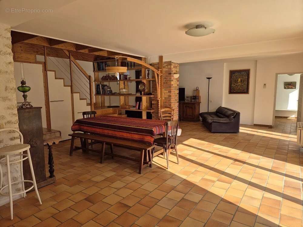 Maison à BELLEGARDE
