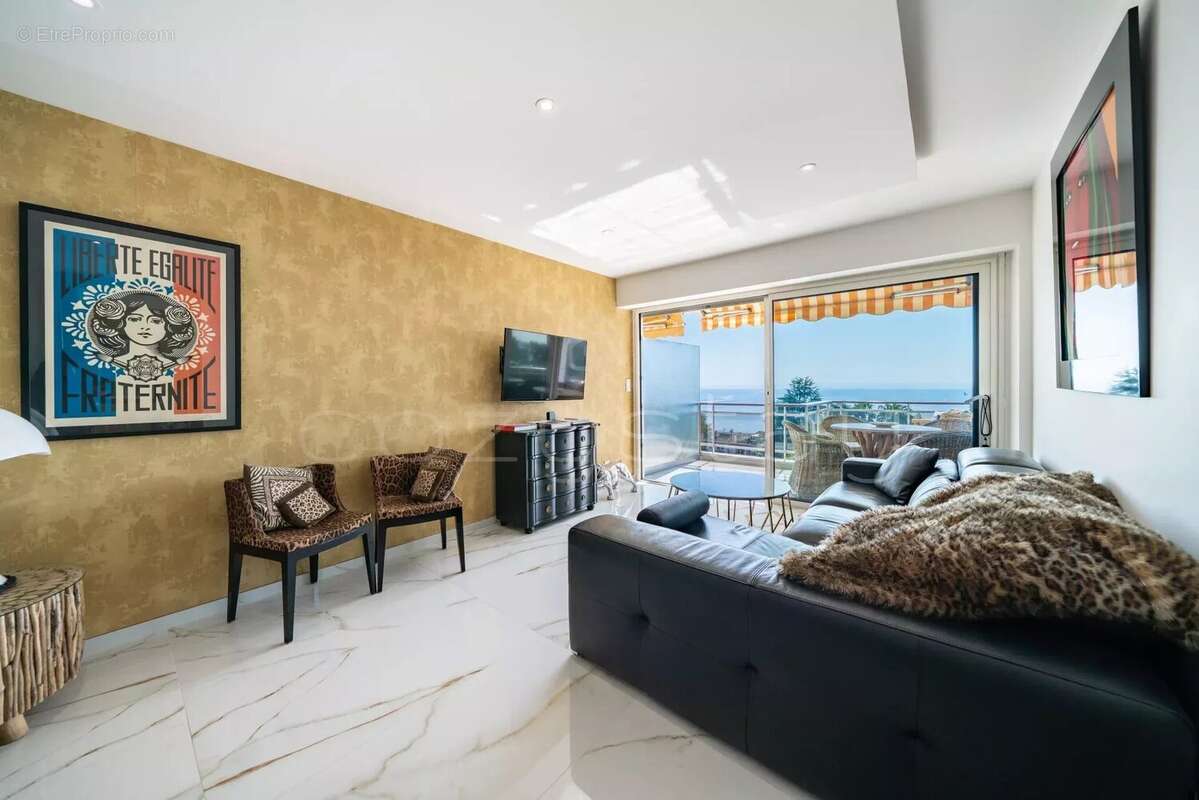 Appartement à VALLAURIS
