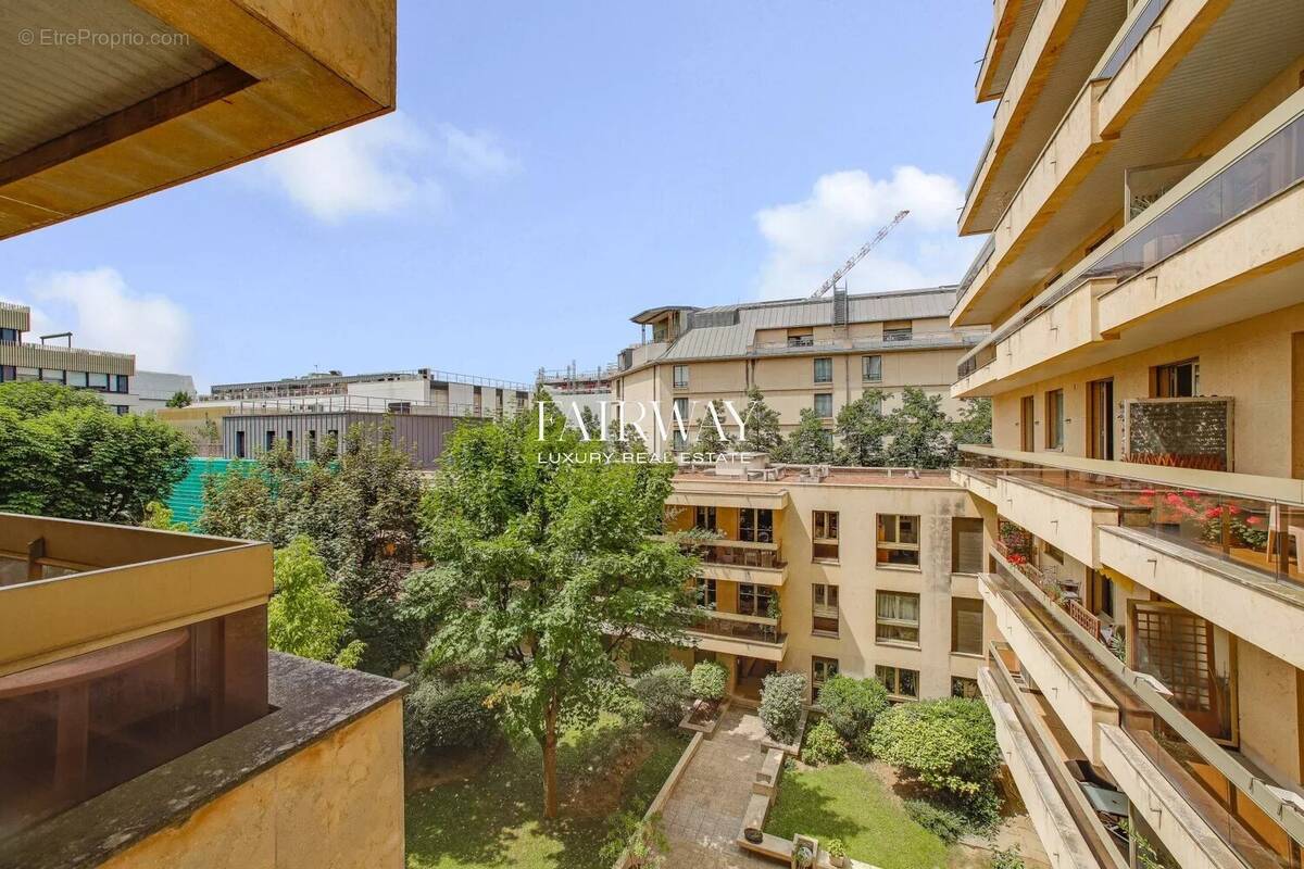 Appartement à PARIS-17E