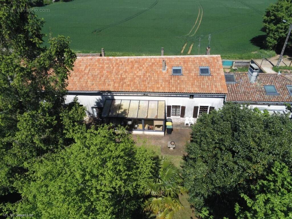Maison à RUFFEC