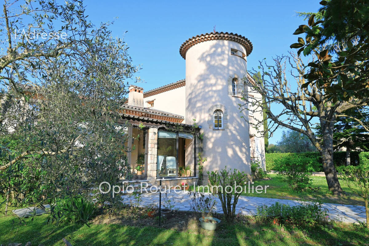 Maison à CHATEAUNEUF-GRASSE