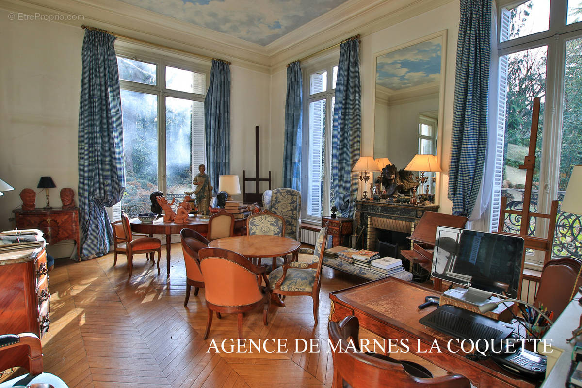 Appartement à MARNES-LA-COQUETTE