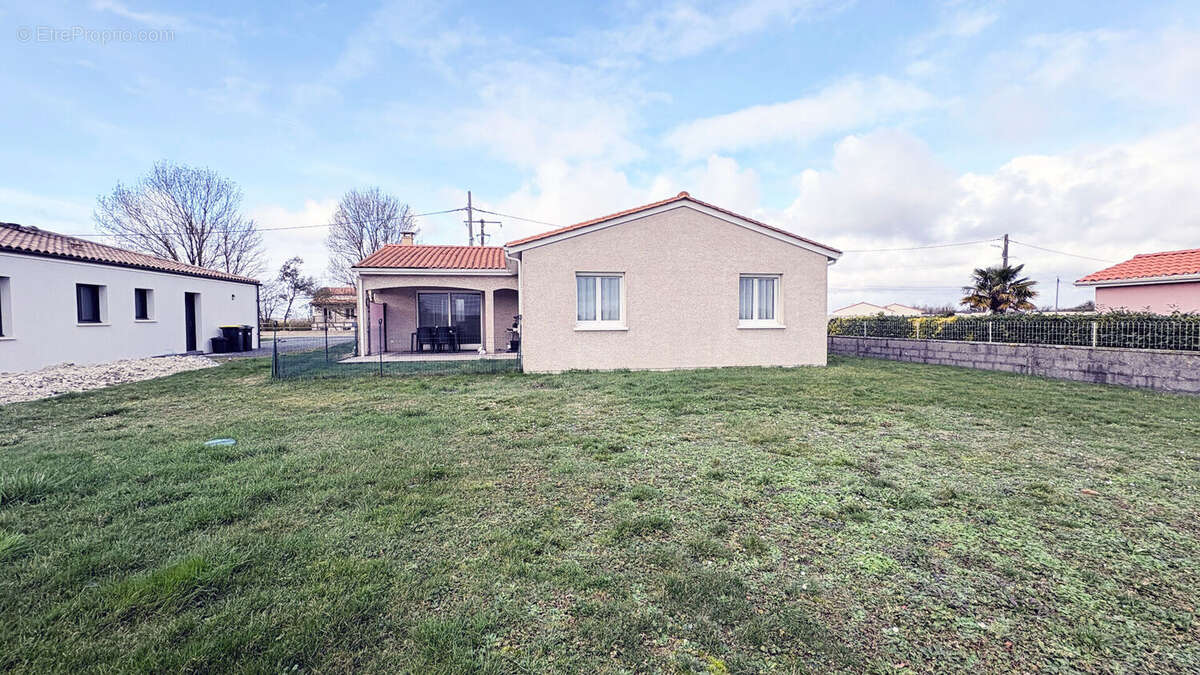 Maison à CORME-ECLUSE