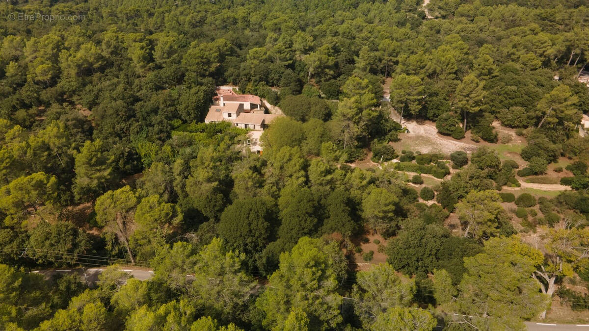 Maison à CEYRESTE