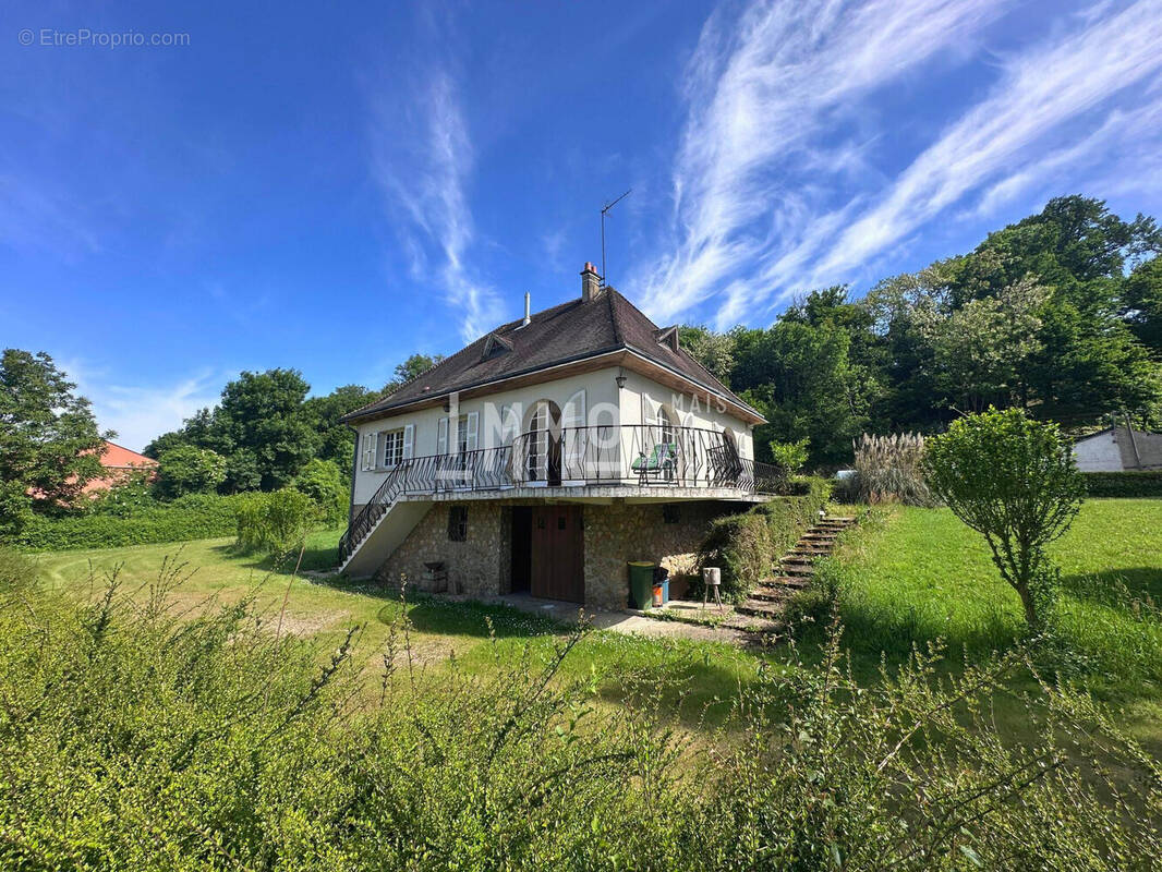 Maison à LA CHARTRE-SUR-LE-LOIR