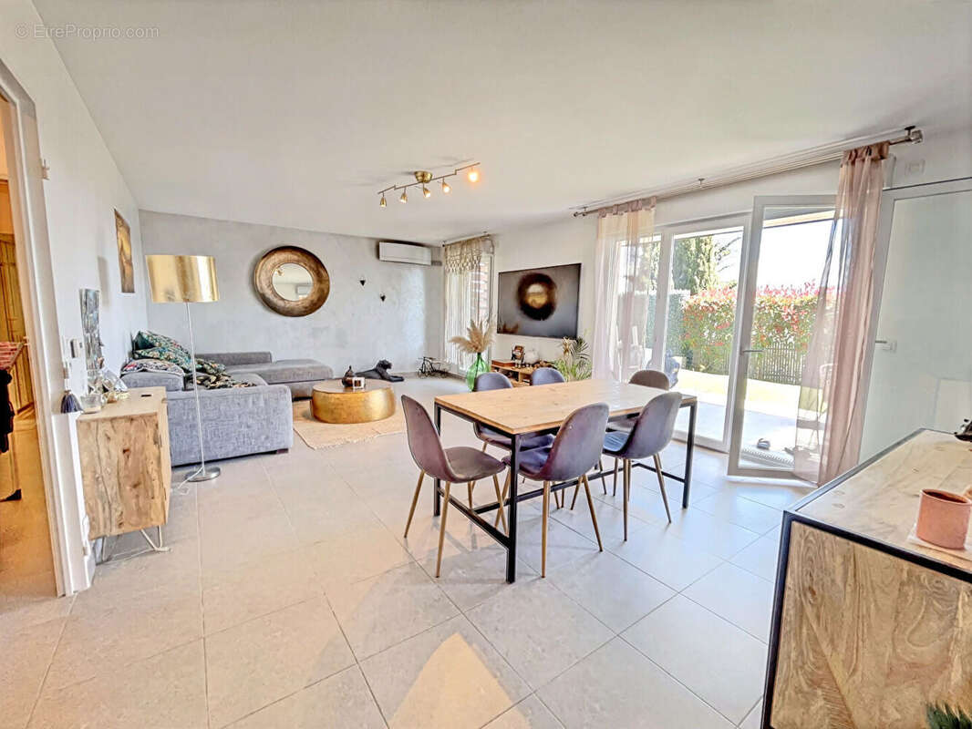 Appartement à SAINT-LAURENT-DU-VAR