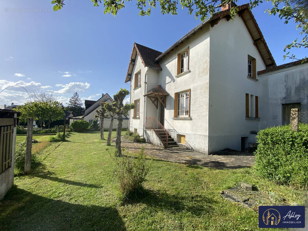 Maison 6 pièces LANOBRE - Maison à LANOBRE