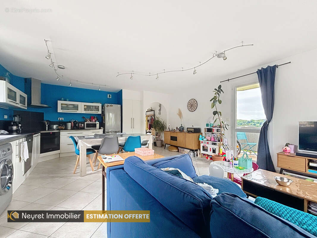 Appartement à SAINT-GENIS-LAVAL