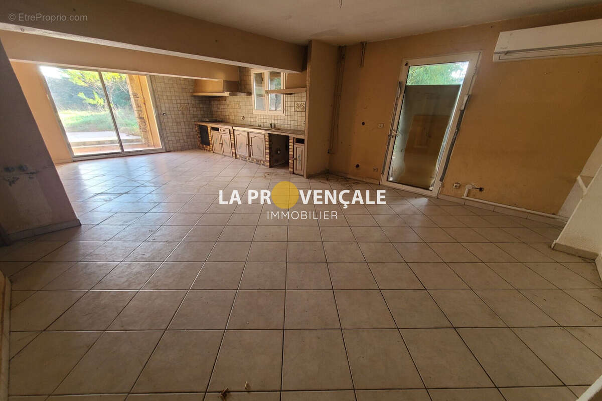Appartement à POURRIERES