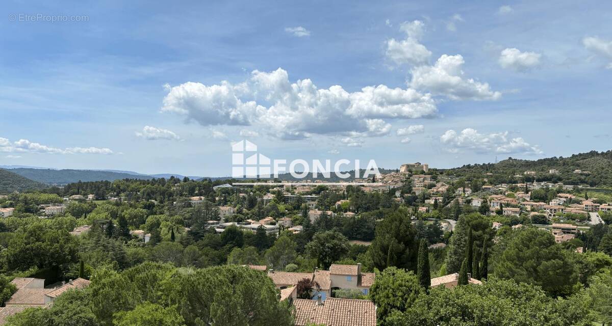 Appartement à GREOUX-LES-BAINS