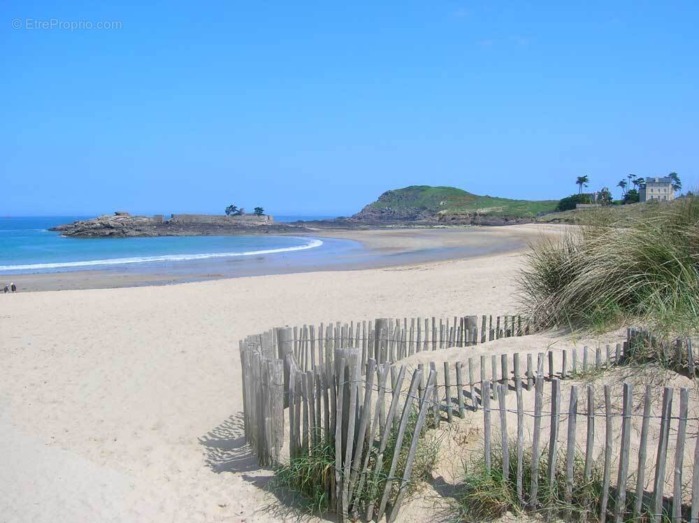 Terrain à SAINT-BRIAC-SUR-MER
