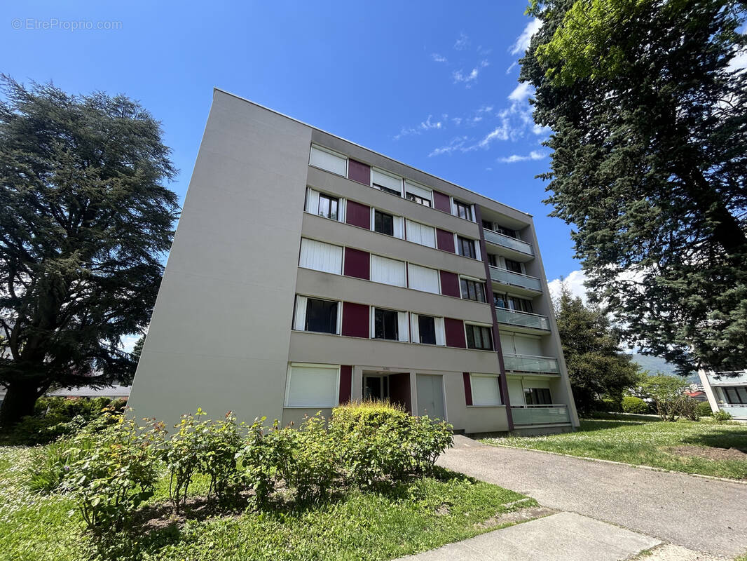 Appartement à SAINT-MARTIN-D&#039;HERES