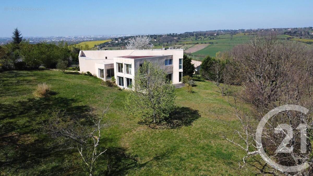 Maison à LACROIX-FALGARDE