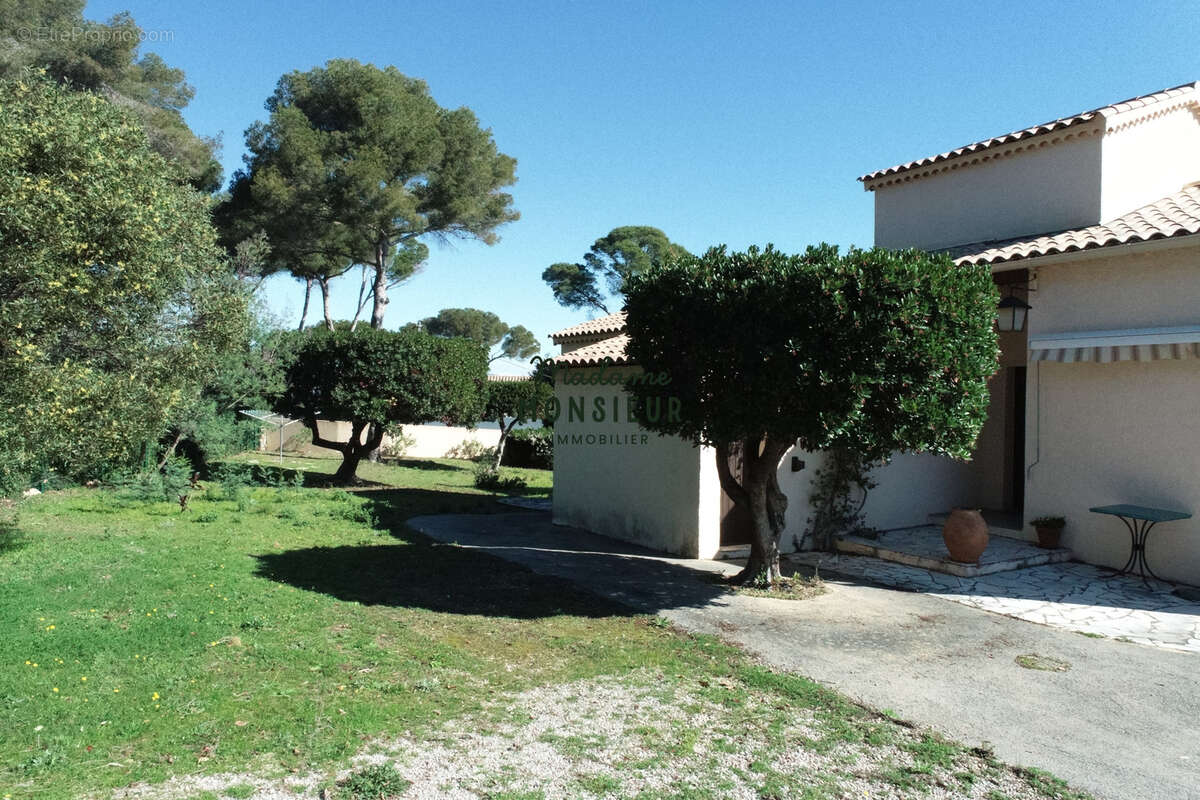 Maison à LES ISSAMBRES