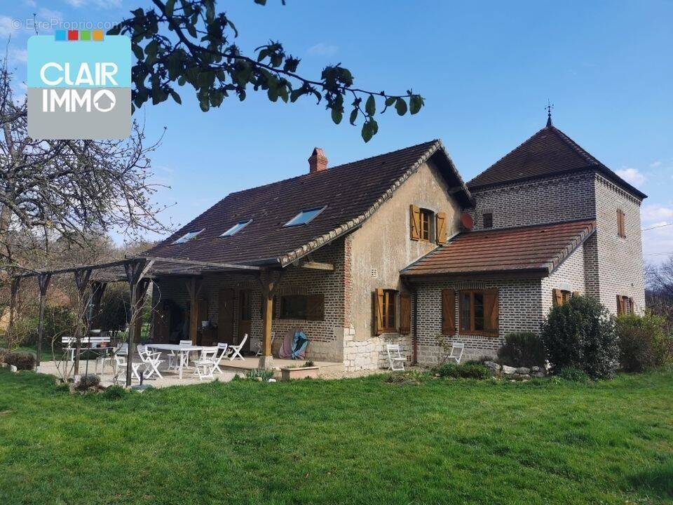 Maison 6 pièces de 187m² et 21 142m² de terrain à AUTHUMES - Maison à AUTHUMES