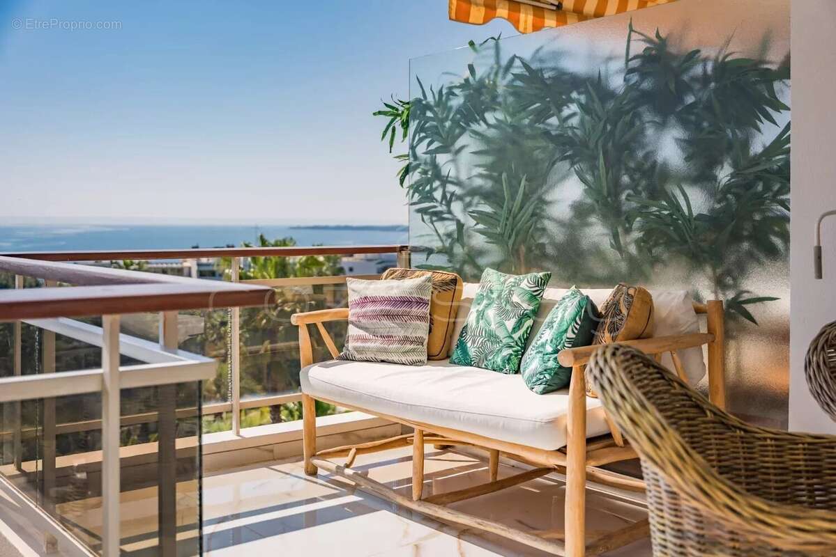 Appartement à VALLAURIS