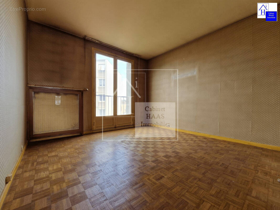 Chambre - Appartement à SAINT-MAUR-DES-FOSSES