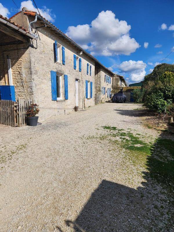 Maison à PAIZAY-LE-CHAPT