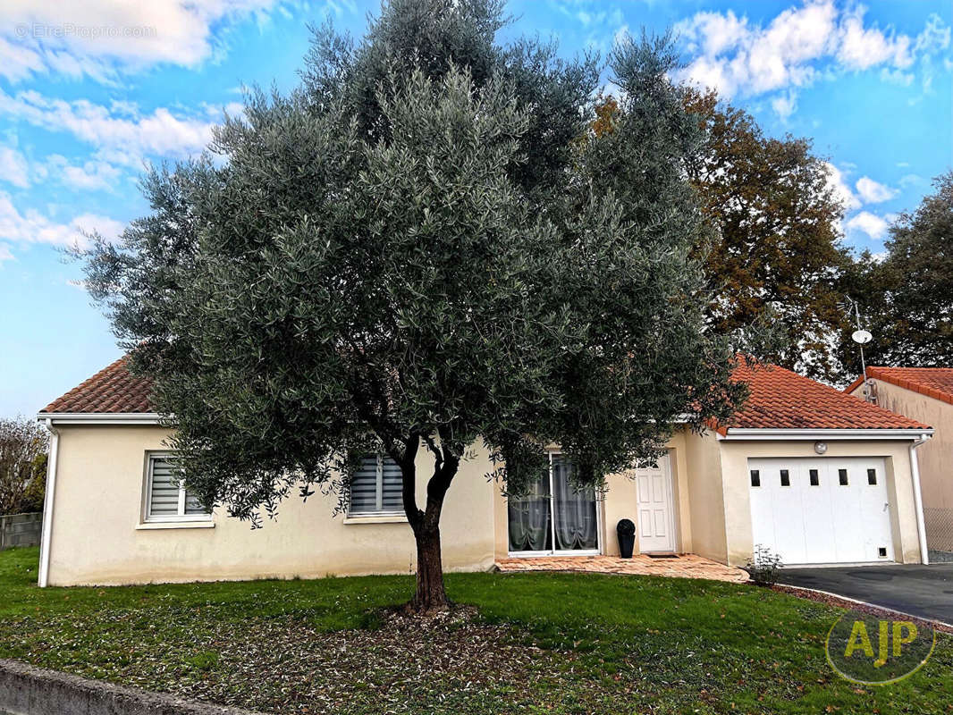 Maison à BEGROLLES-EN-MAUGES