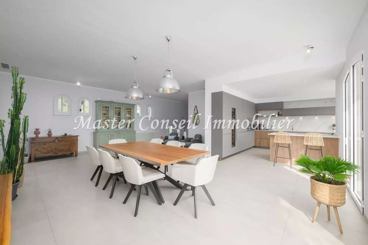 Maison à MOUGINS