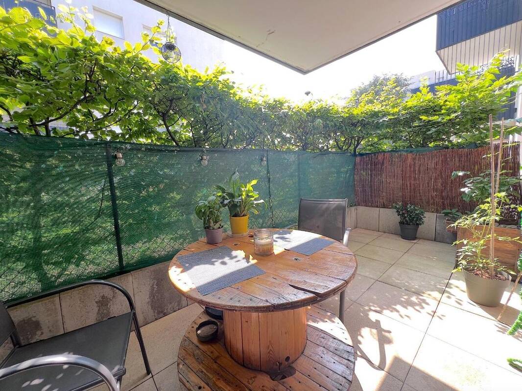   - Appartement à DECINES-CHARPIEU